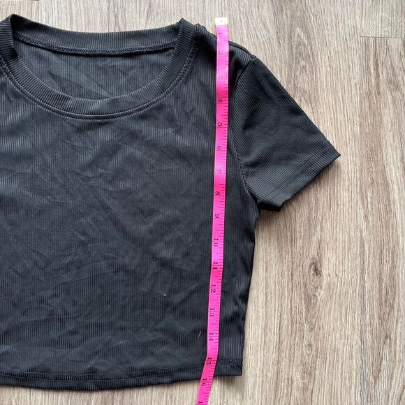 Women's Black ribbed design Crop-top with no size tag - Picture 3 of 3